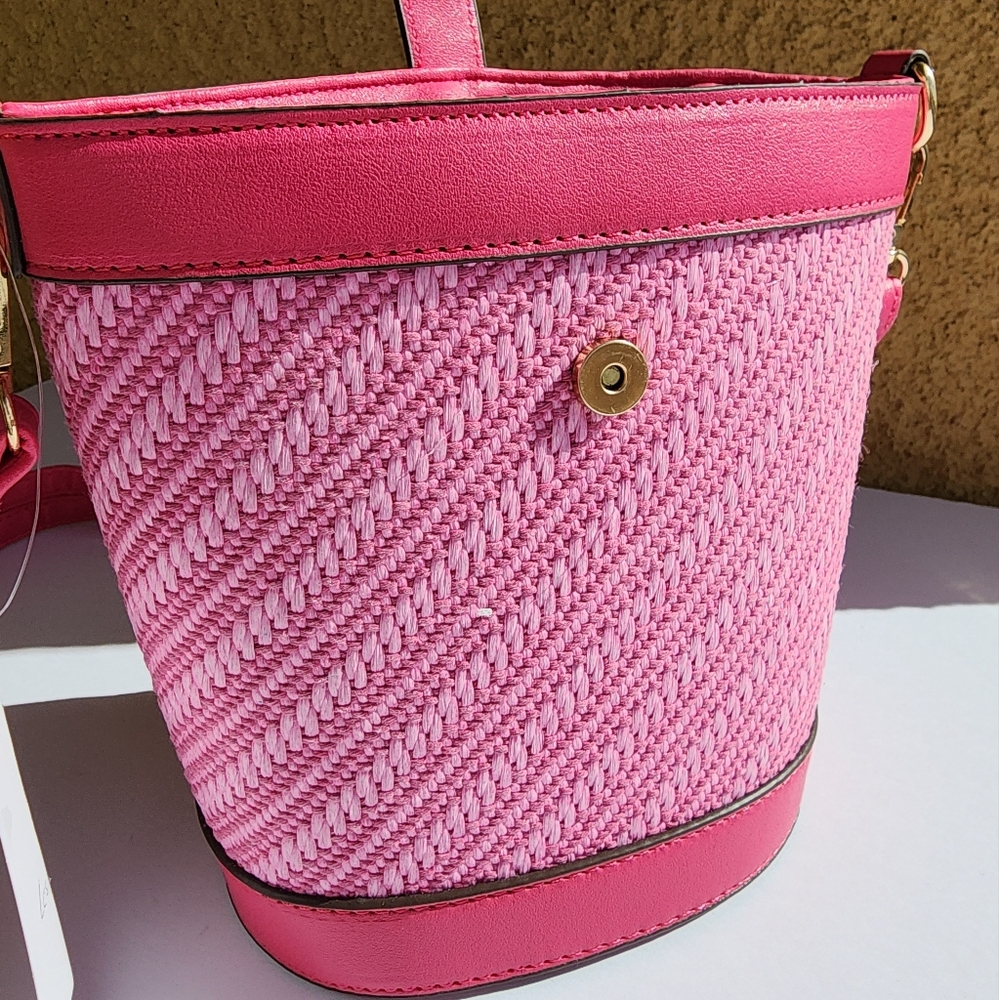 AR New York Women's Weekend Pink Straw Bucket Bag Crossbody - Picture 8 of 10